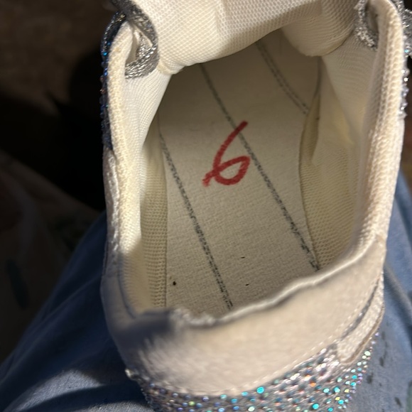 "Sparkly Silver Glamorous Chic!" Sz 6 as shown inside under cushion. - Picture 10 of 11